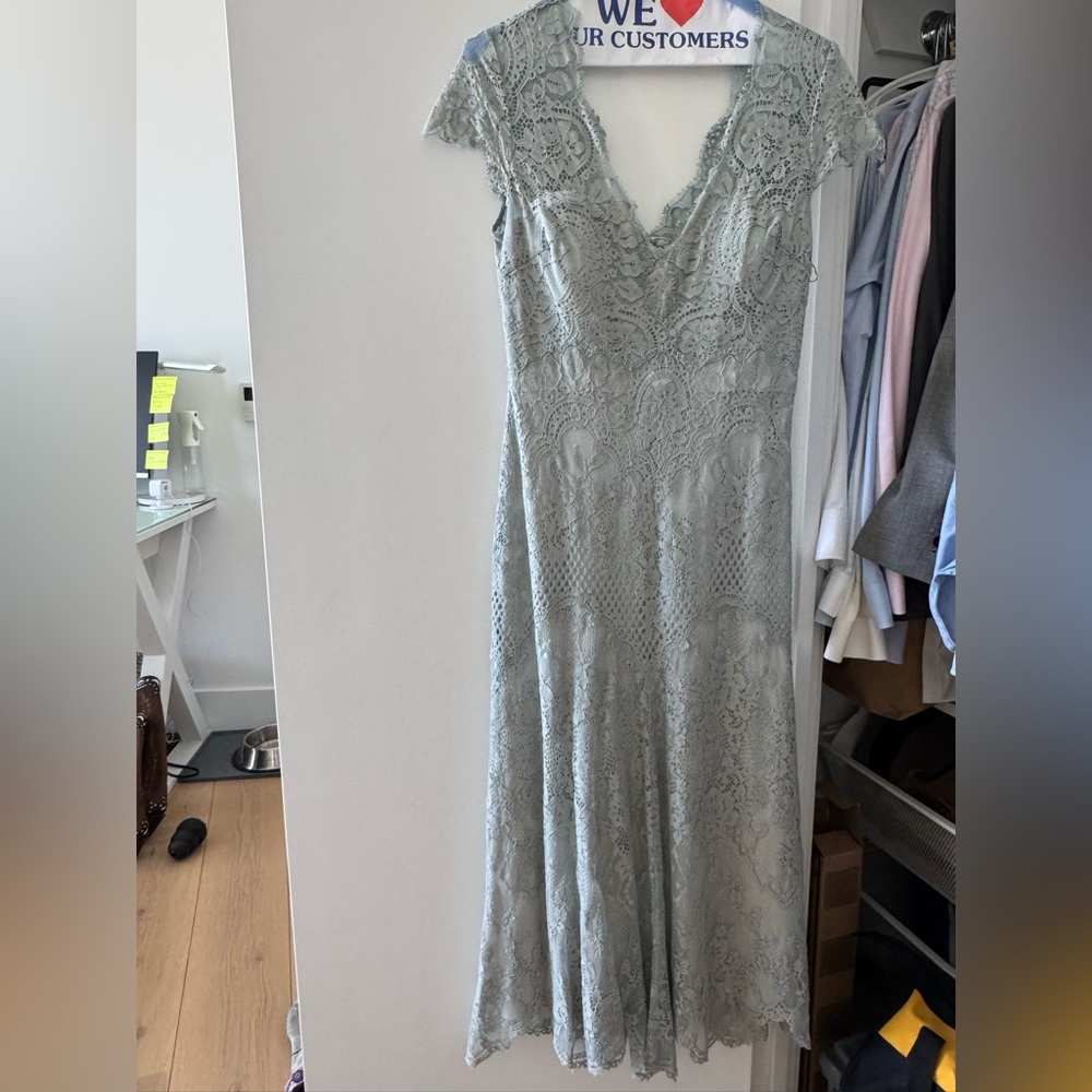 Elegant Lace Dress in Light Blue/Grey